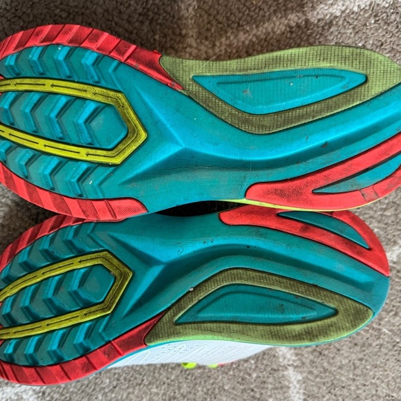 Saucony Endorphin shoes - Picture 2 of 3